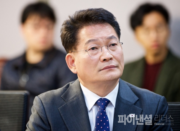 송영길 의원(민주당, 계양을)이 12일 개최된 항공우주산업 토론회에서 발표하고 있다.